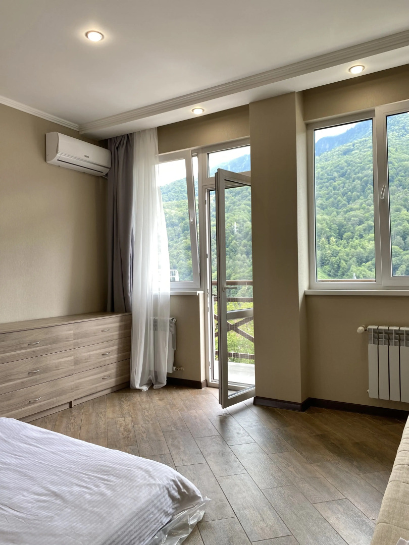 Апартаменты с Балконом у Подножия Хребта Аибга