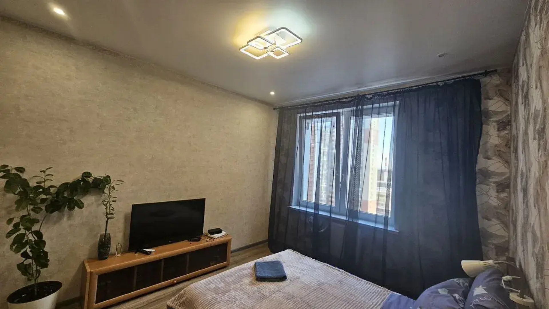 Квартира просторная на бульваре Космонавтов 5