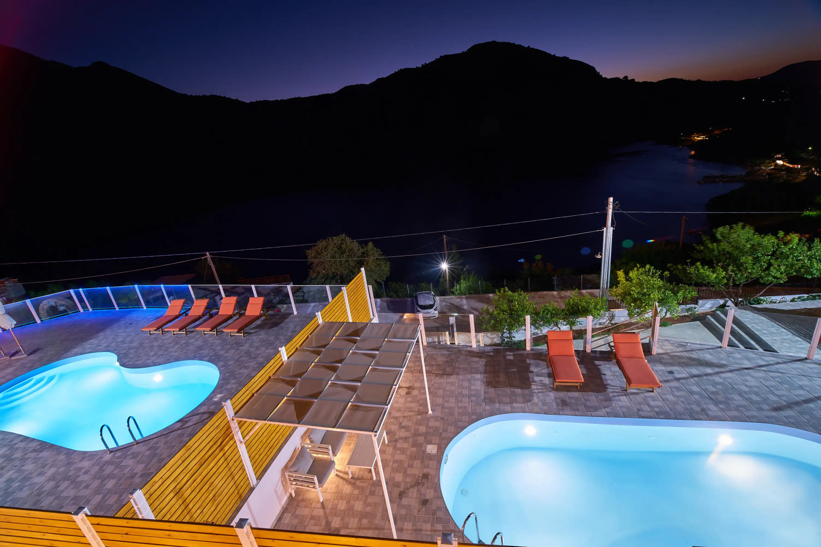 Отель Lake View Suites