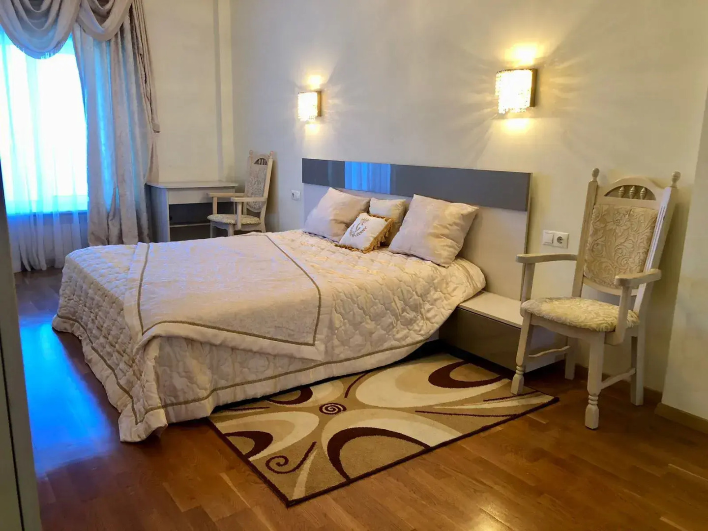 Апартаменты в центре с видом на Севастопольскую бухту