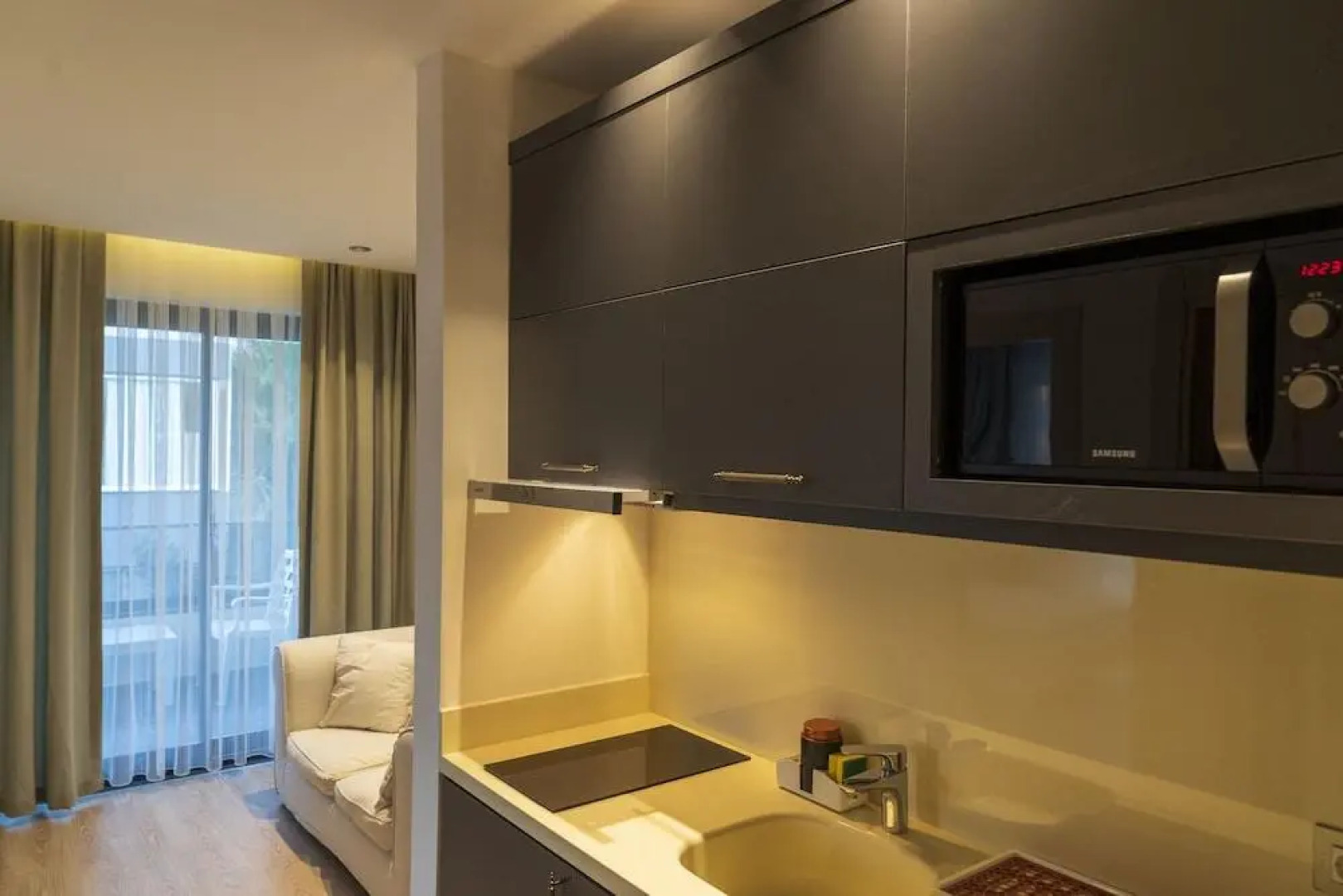 Апарт-отель Channel Suites