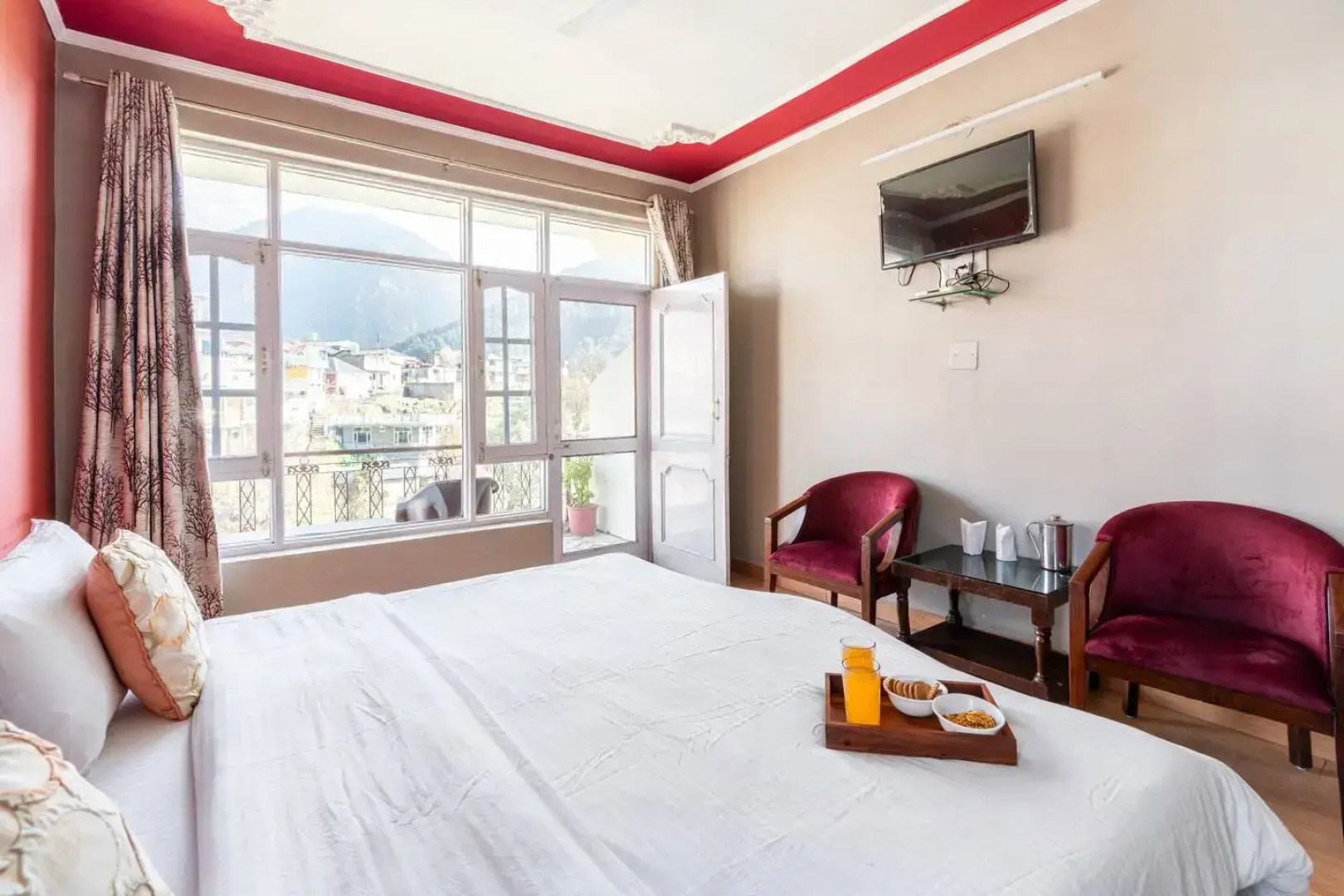 Отель Snow Crest Inn