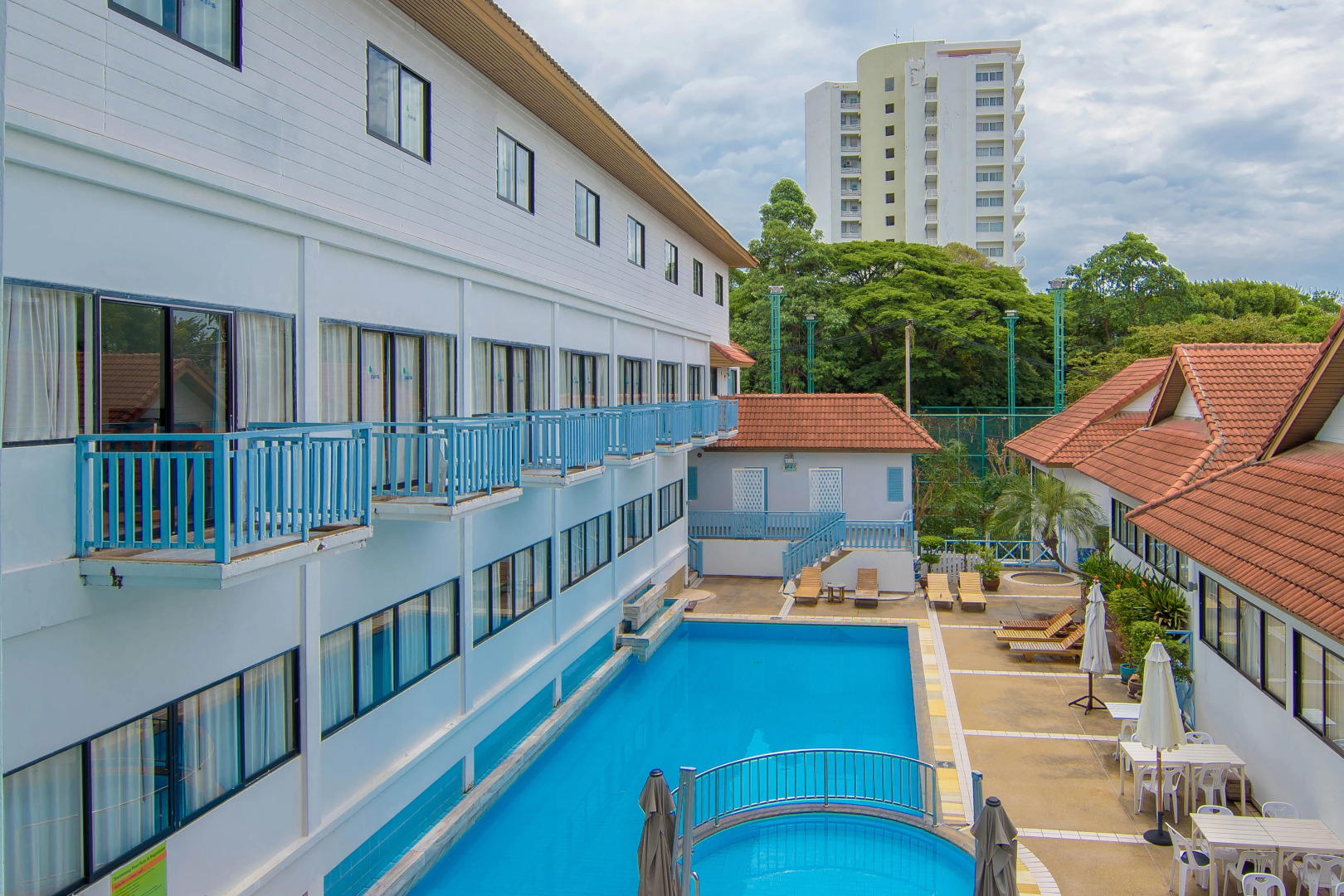 Отель Chom View