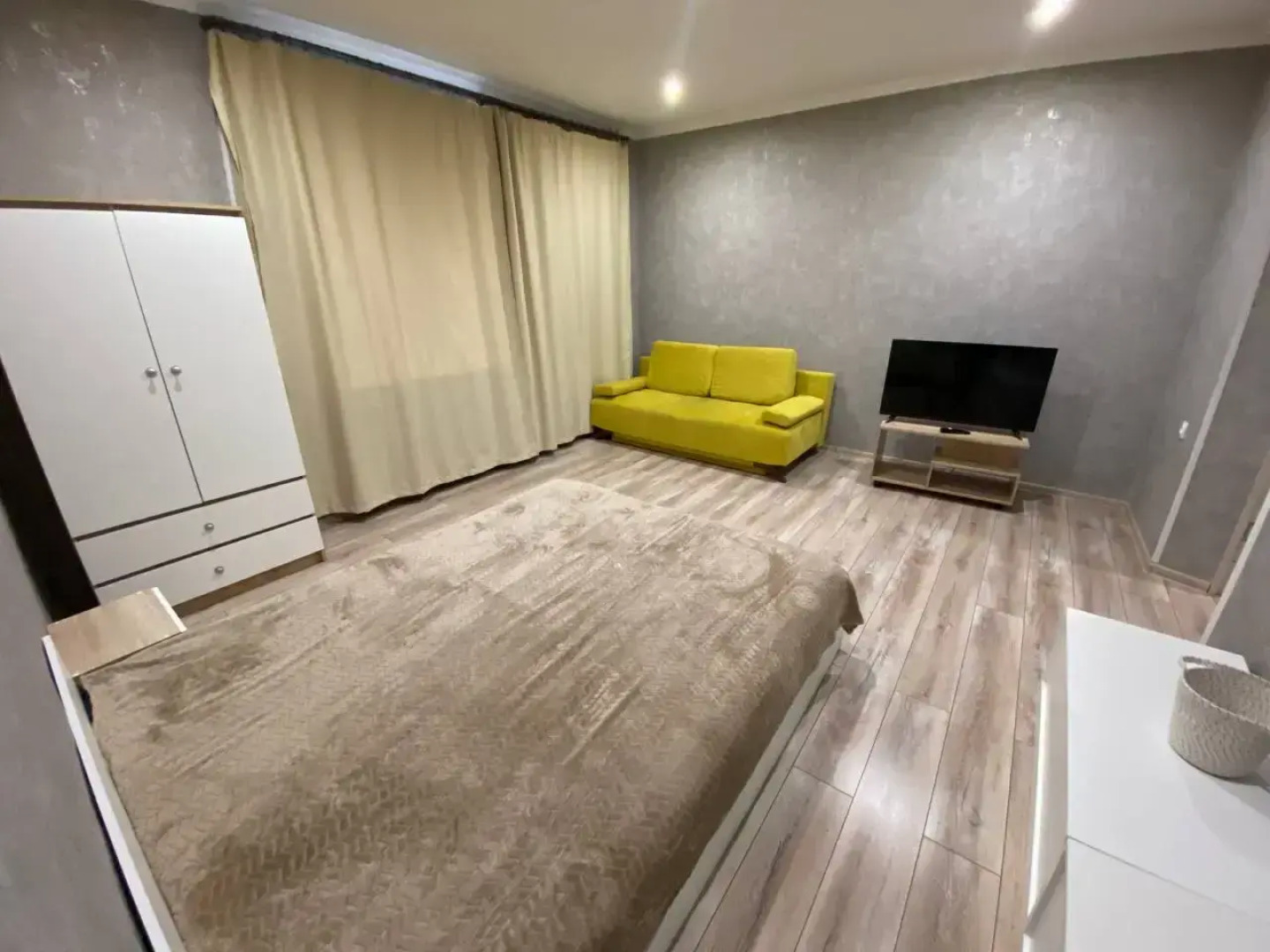 Квартира Шикарная Двухкомнатная в Центре 6 Спальных