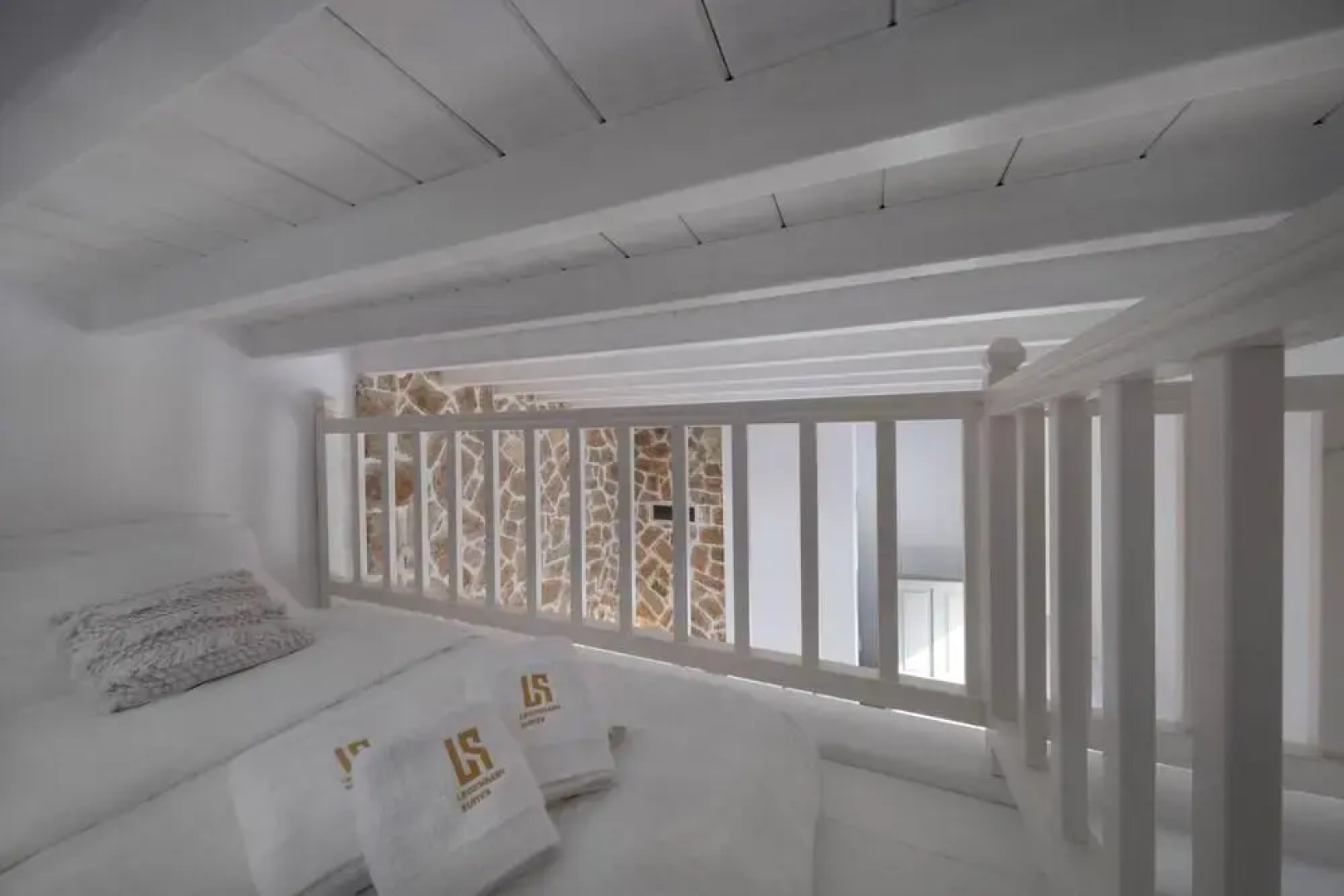 Отель Legendary Suites