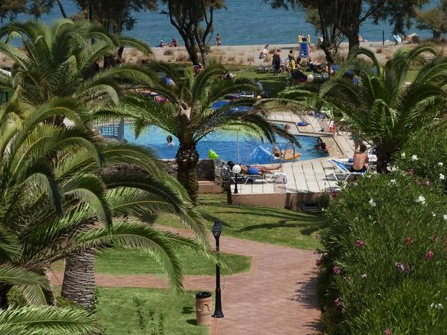 Отель Lito Beach