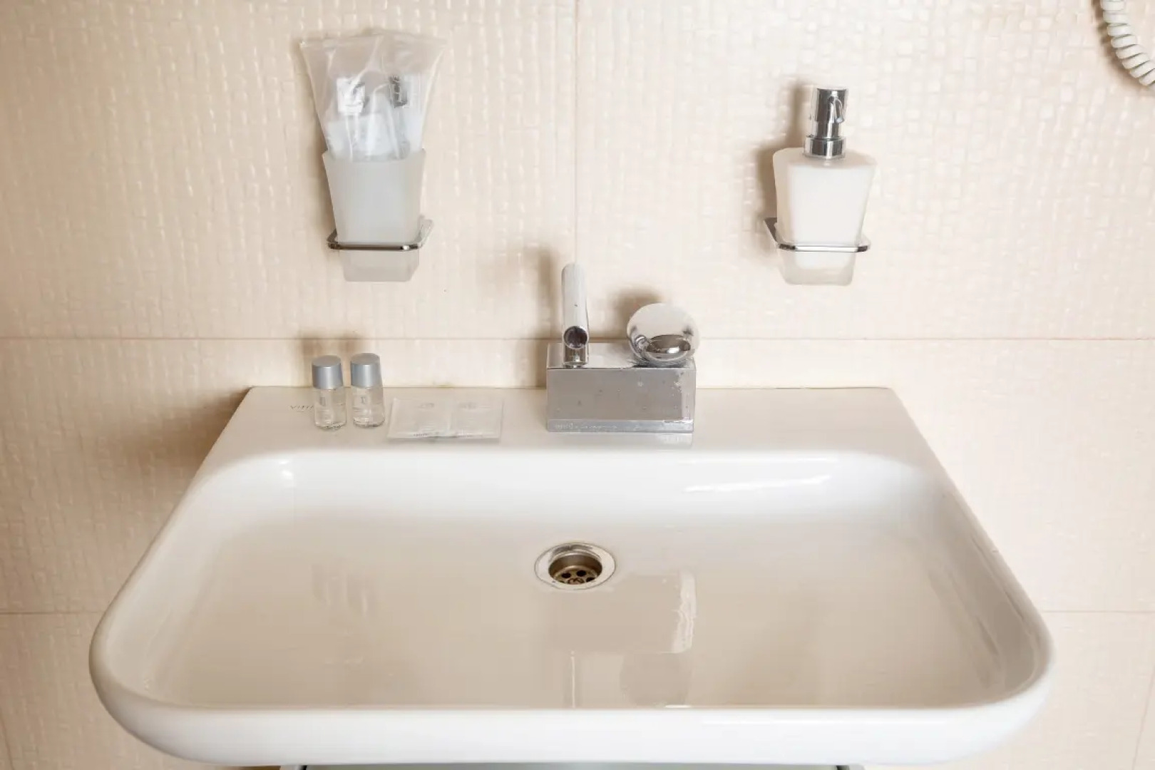 Rockmond 61 Junior Suite 3