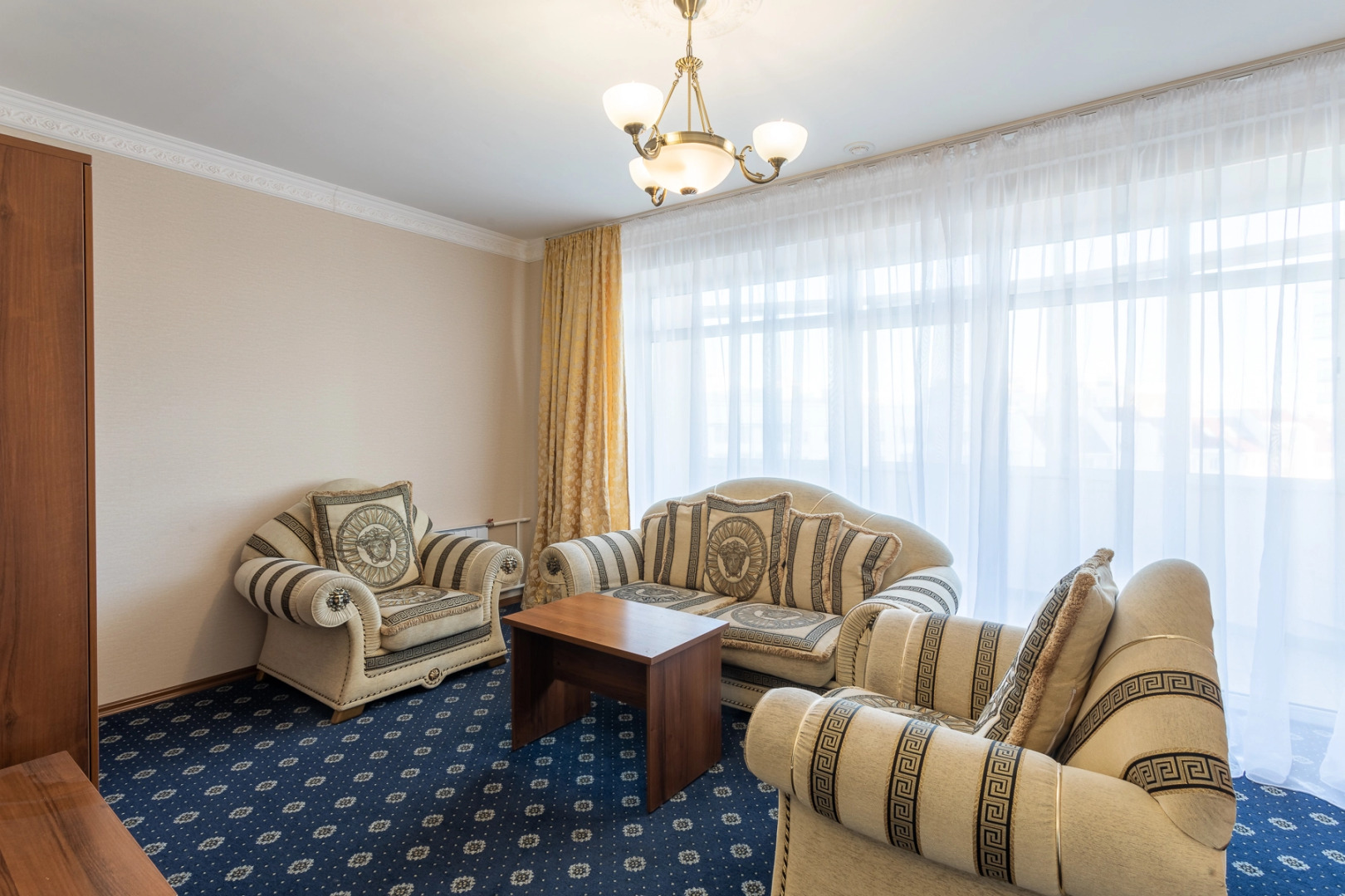 Апарт-отель 22 КВАДРАТА ( Царский двор)