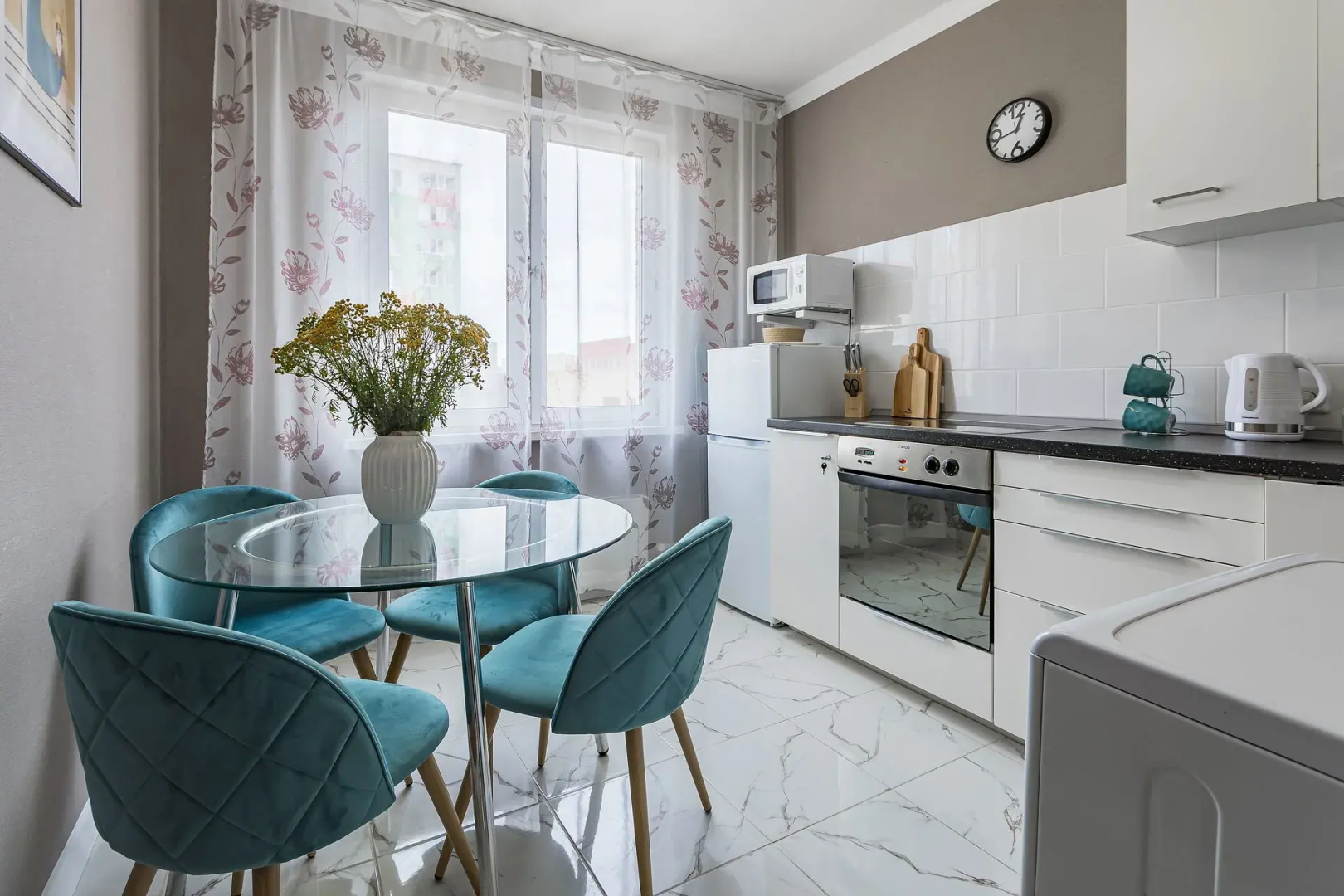 Апартаменты однокомнатные на ул.Бурнаковской 81, м.Сова-Дом