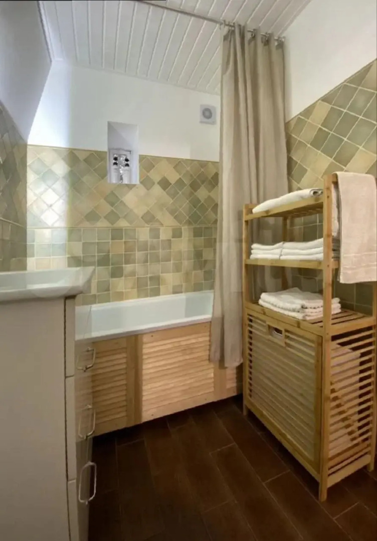 Частный дом с садом и бассейном