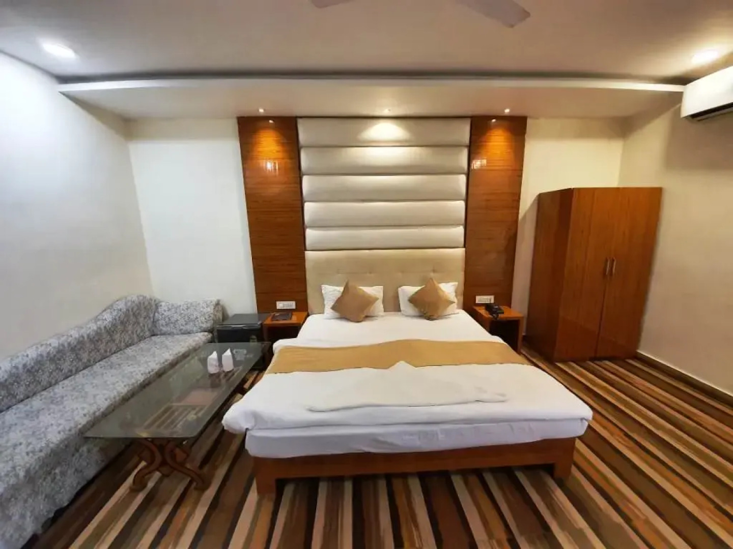 Hotel Mandakini Royal