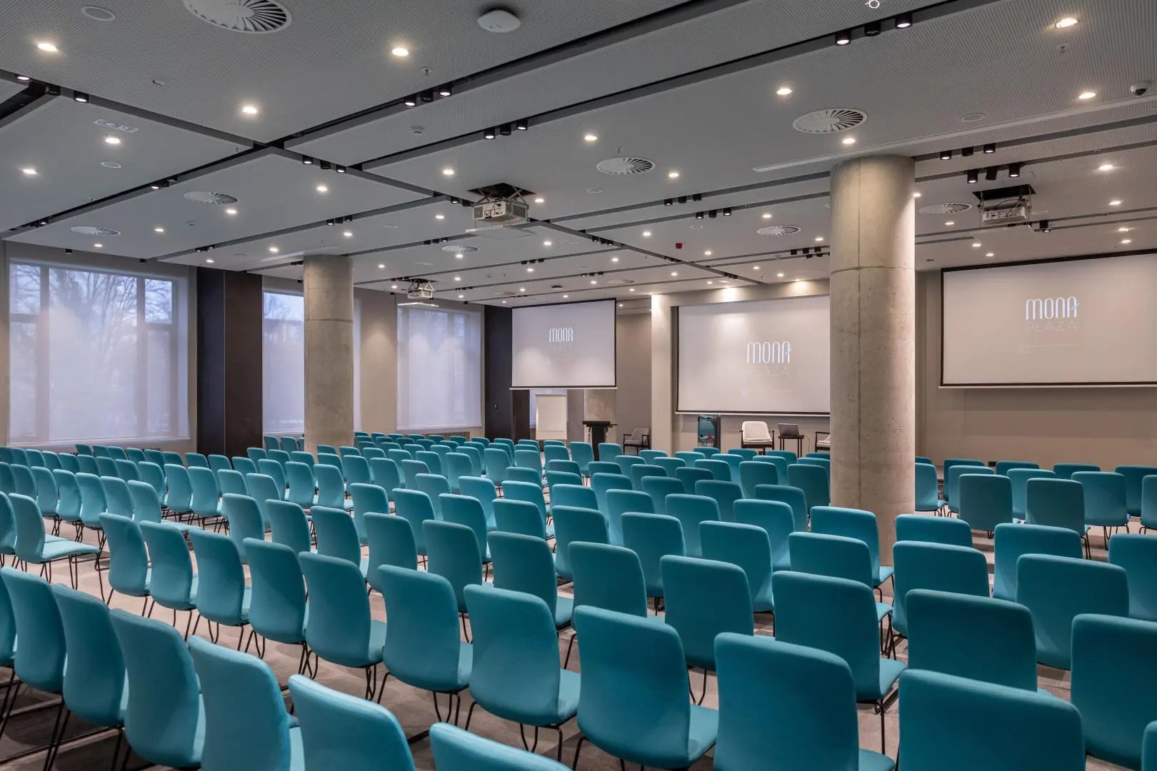 Отель Mona Plaza