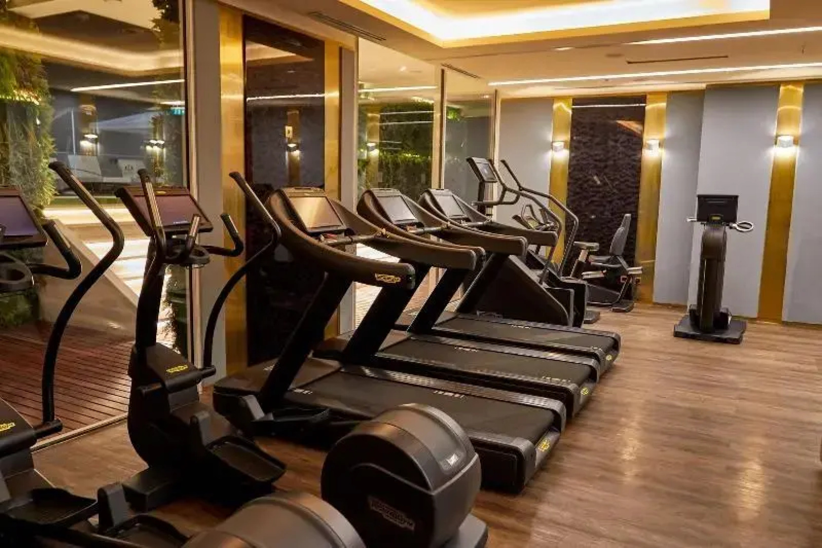 Отель Number One Oxford Street Hotel & Suites