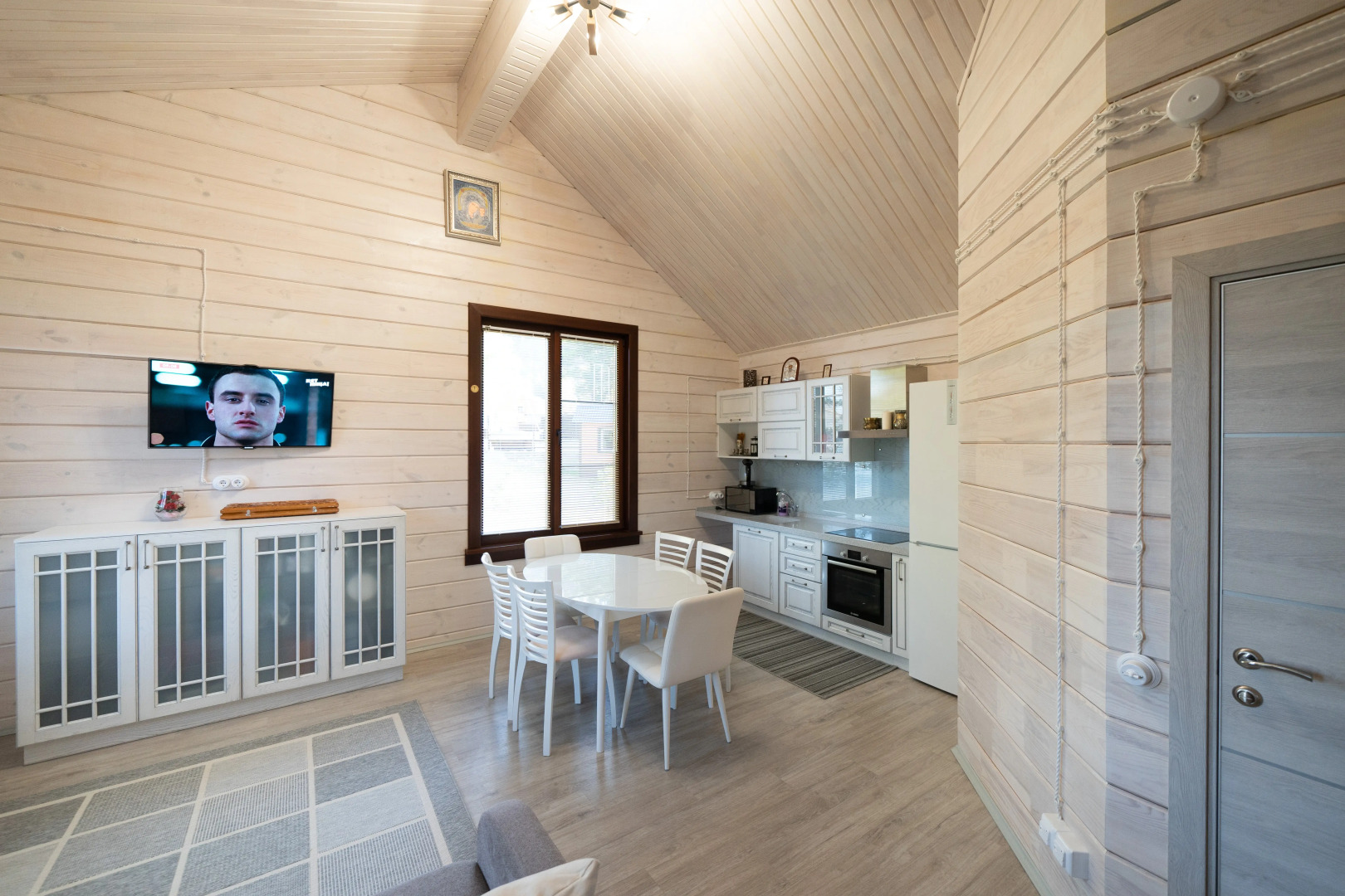 Отель Дом у реки Алтын-Ай