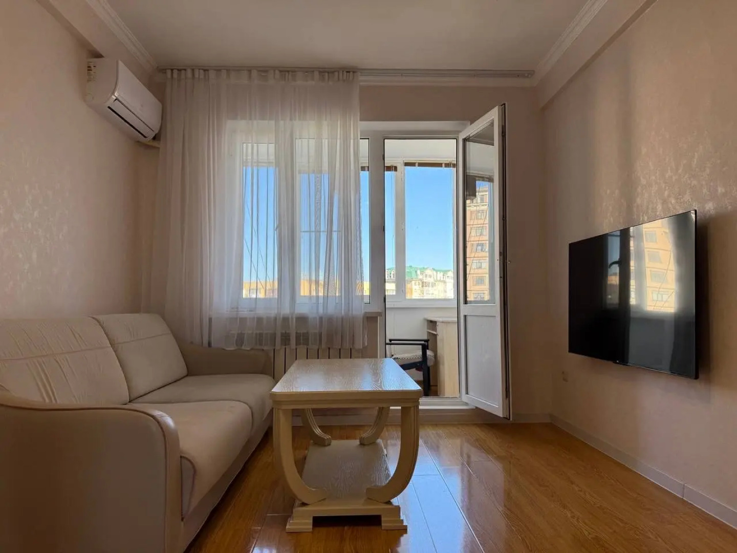 Апартаменты Светлые с балконом и стильной гостиной на Магомедали Магомеджанова