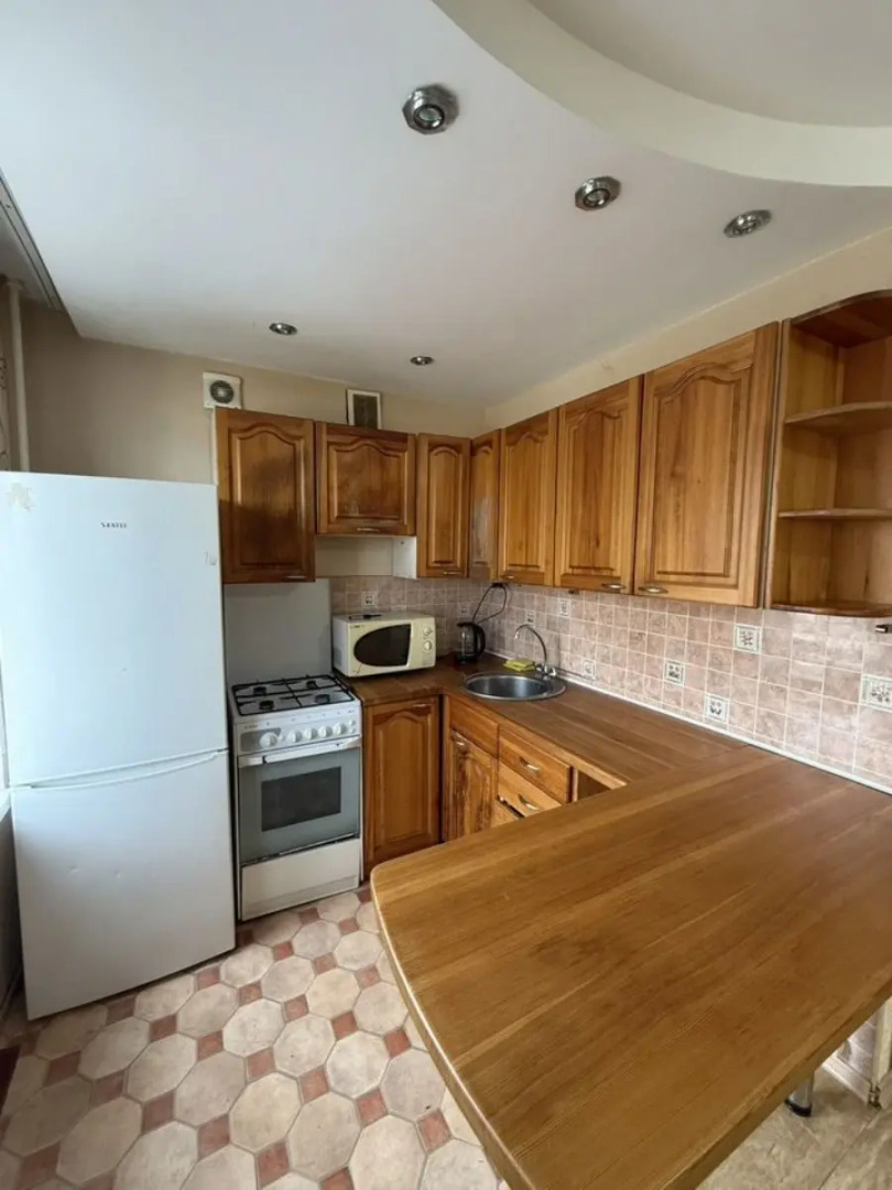 Квартира 3-комнатная на Строительной 8