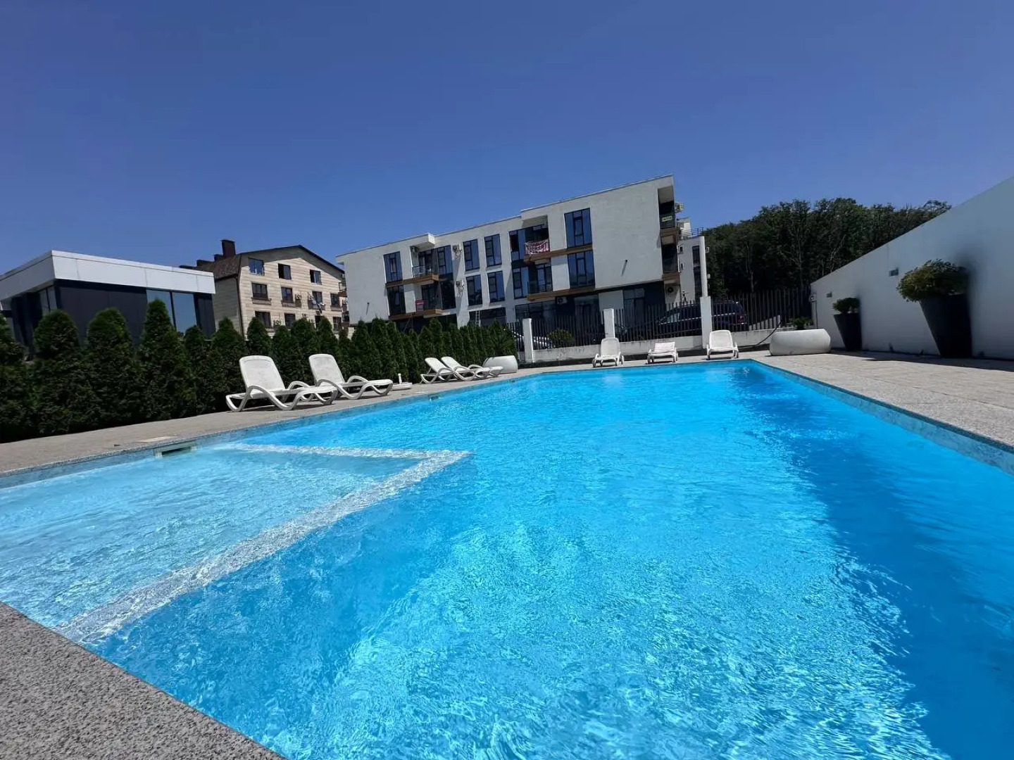 Апартаменты семейные с летним бассейном в ЖК Даймонд