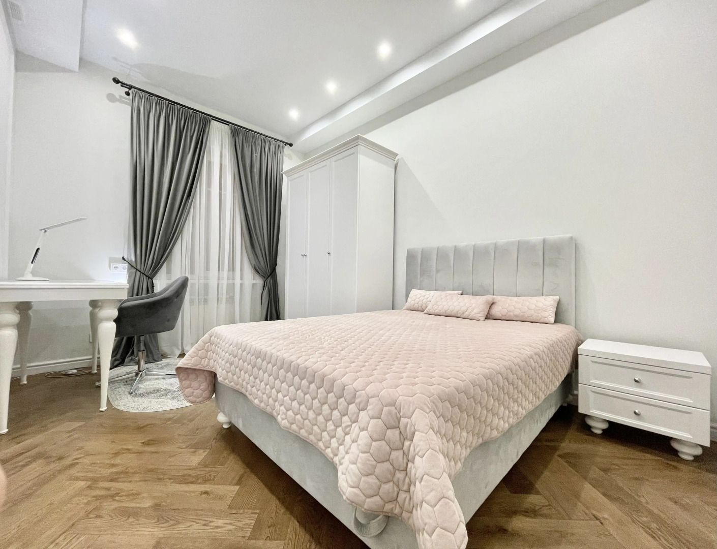 Апартаменты 4-комнатные HomeApart Свердлова, 26