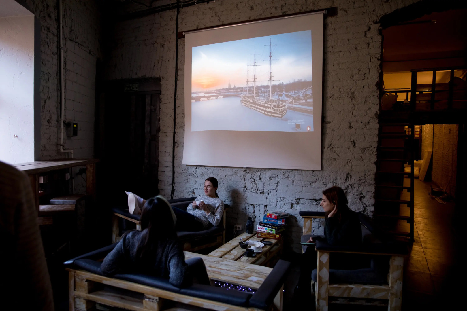 Хостел Woody Backpacker Party