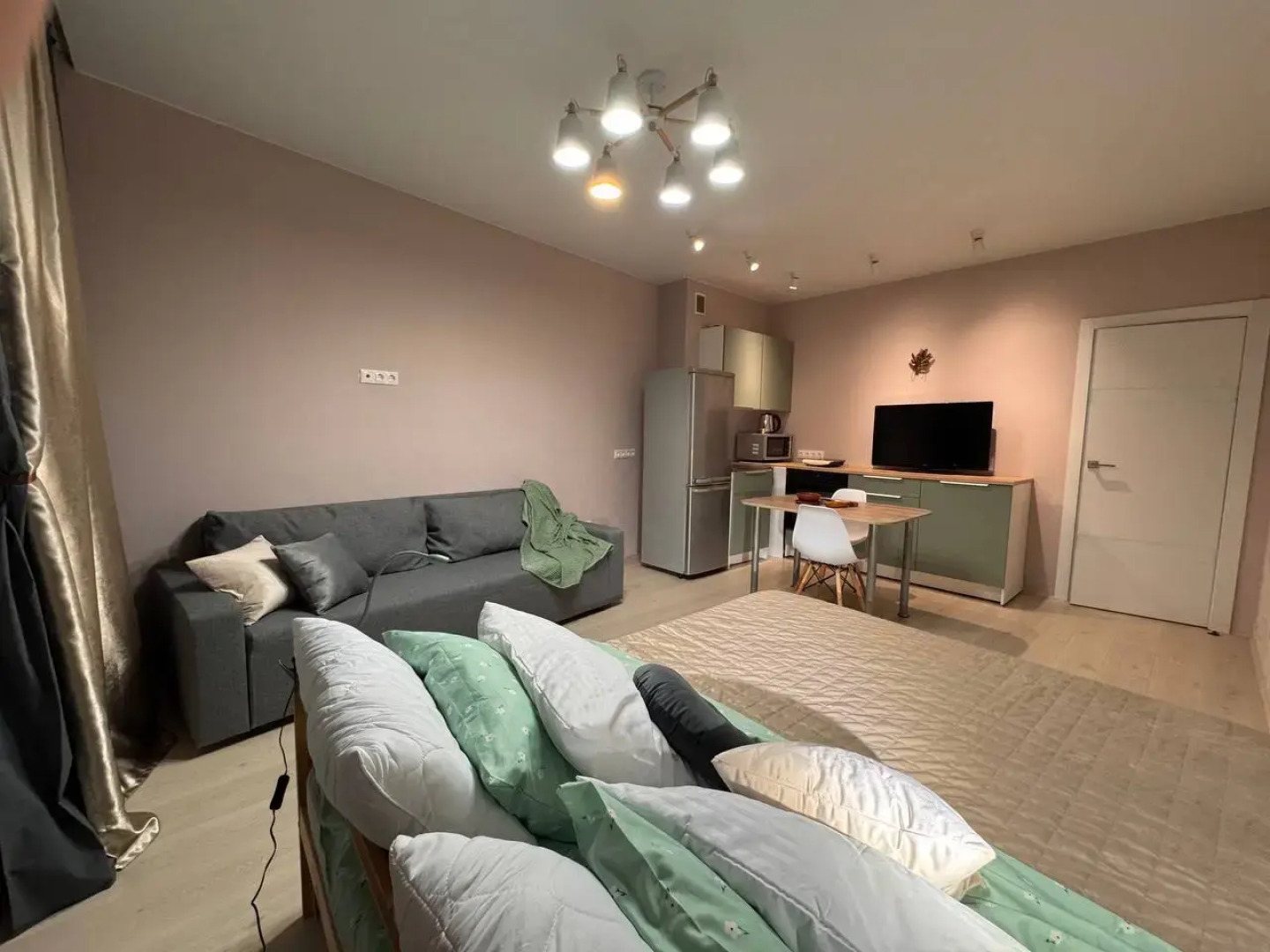 Квартира ЕвроДвушка Аксакова 81/1 на 17 Этаже до 7 Чел