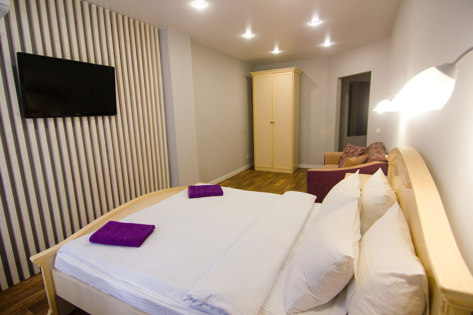 Апартаменты Золотой Шар на Революционной 1