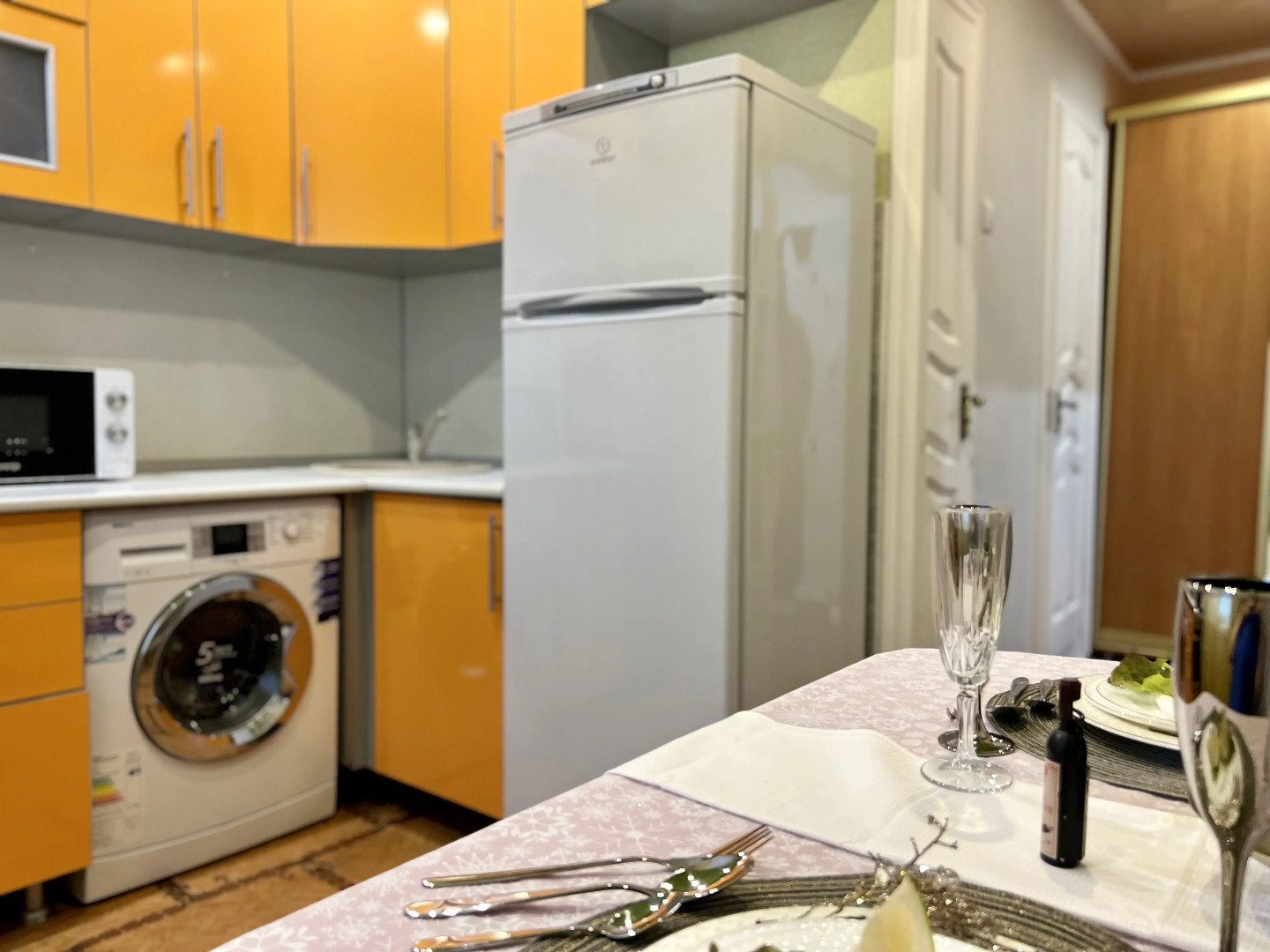 Апартаменты в тихом районе на восьмом этаже