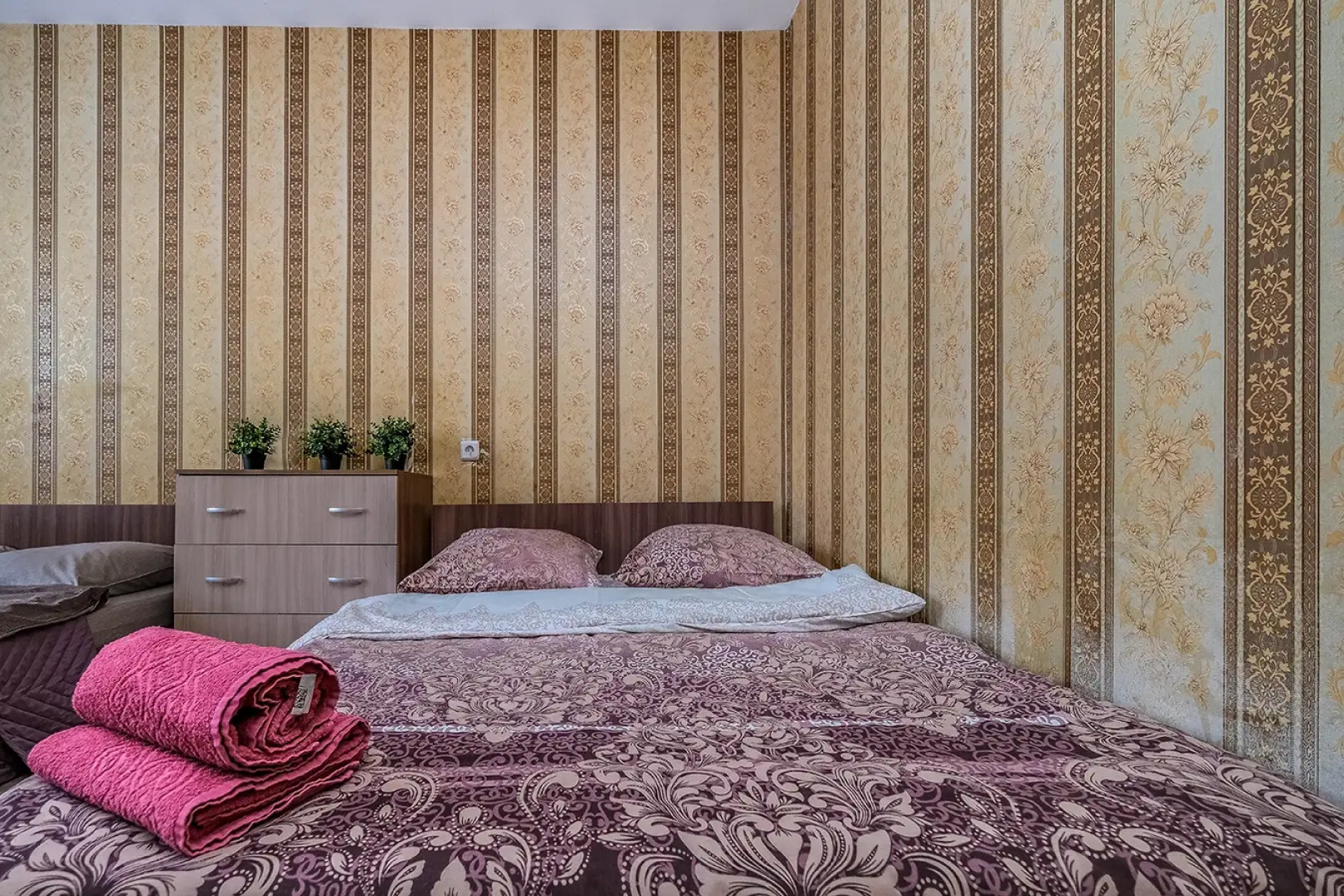 Квартира рядом с Мнтк им. Федорова и Ск Заря