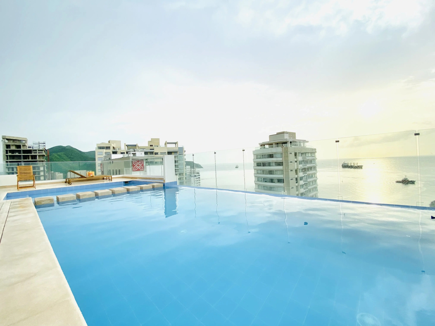 Апартаменты Blue Loft oceanview in Marina rooftop pool prime location