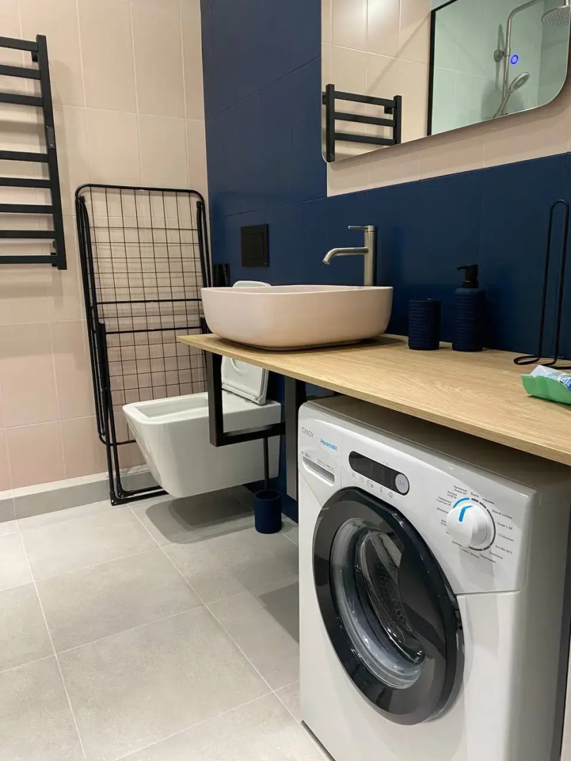 Апартаменты Пикассо - индустриальный шик с яркими акцентами