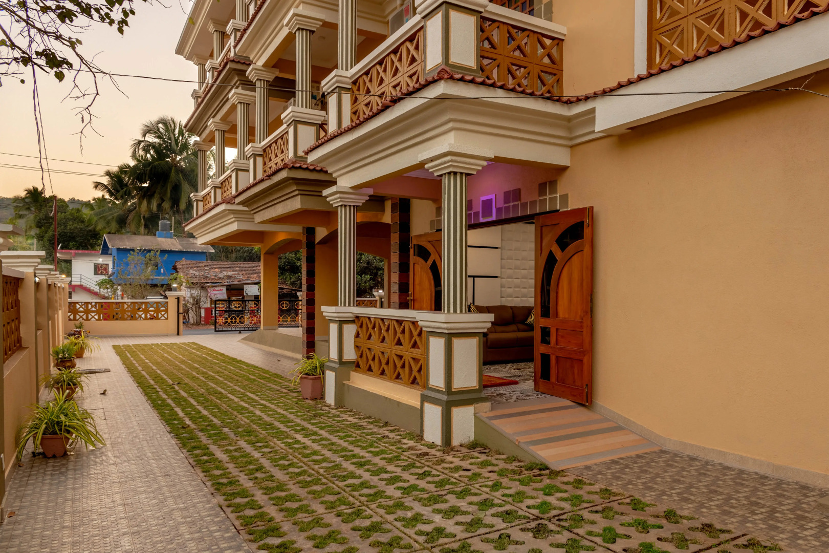 Отель JM Vista Suites