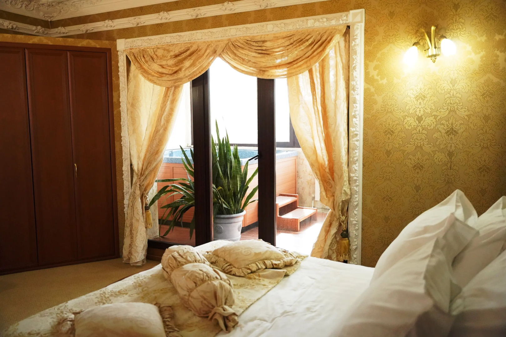 Отель Александр