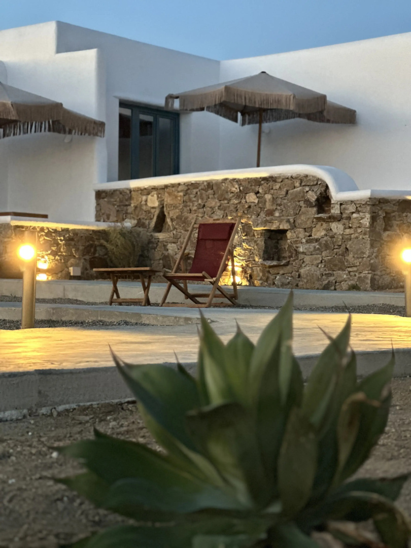 Отель Thronos Suites