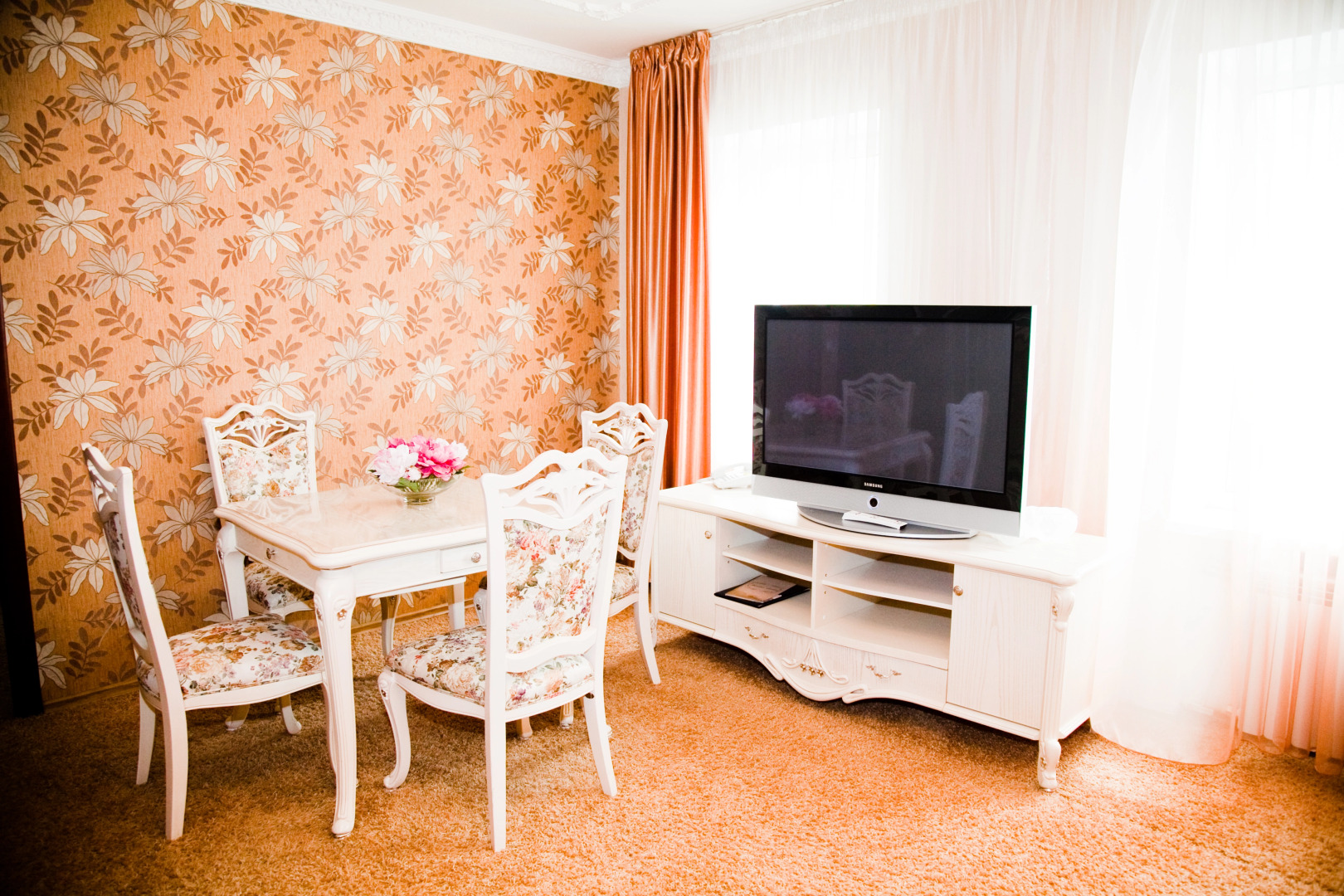 Отель Ренессанс