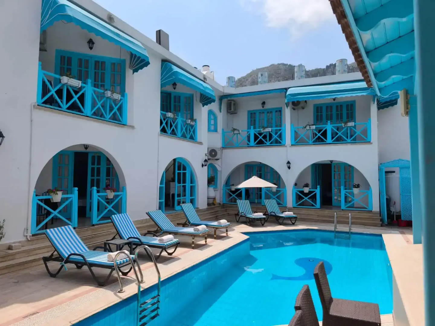 Bellapais Abbey Hotel