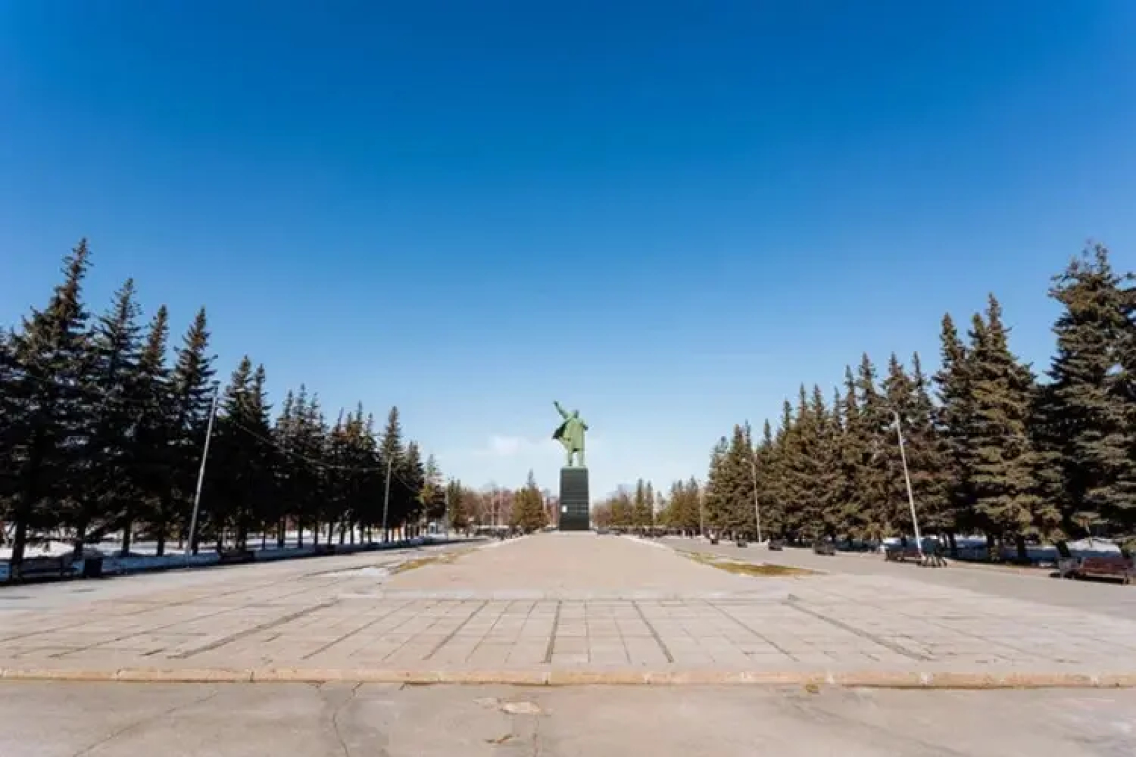 Квартира на главной площади города рядом с парком и достопримечательностями Уфы