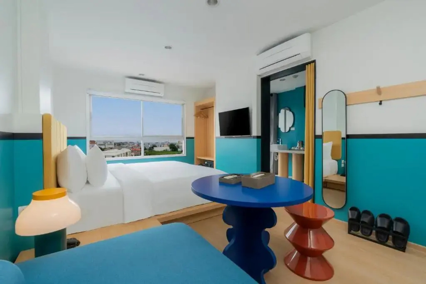 Отель The Grass Serviced Suites