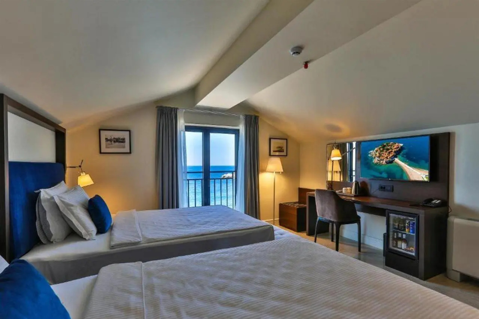 Отель California by Aycon