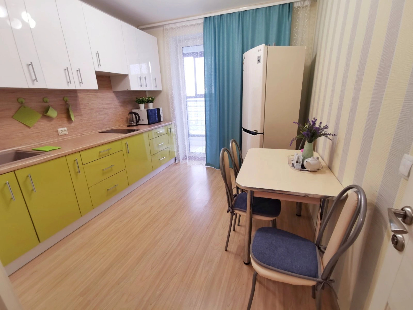 Апартаменты Novin квартал на 11 этаже с панорамными окнами