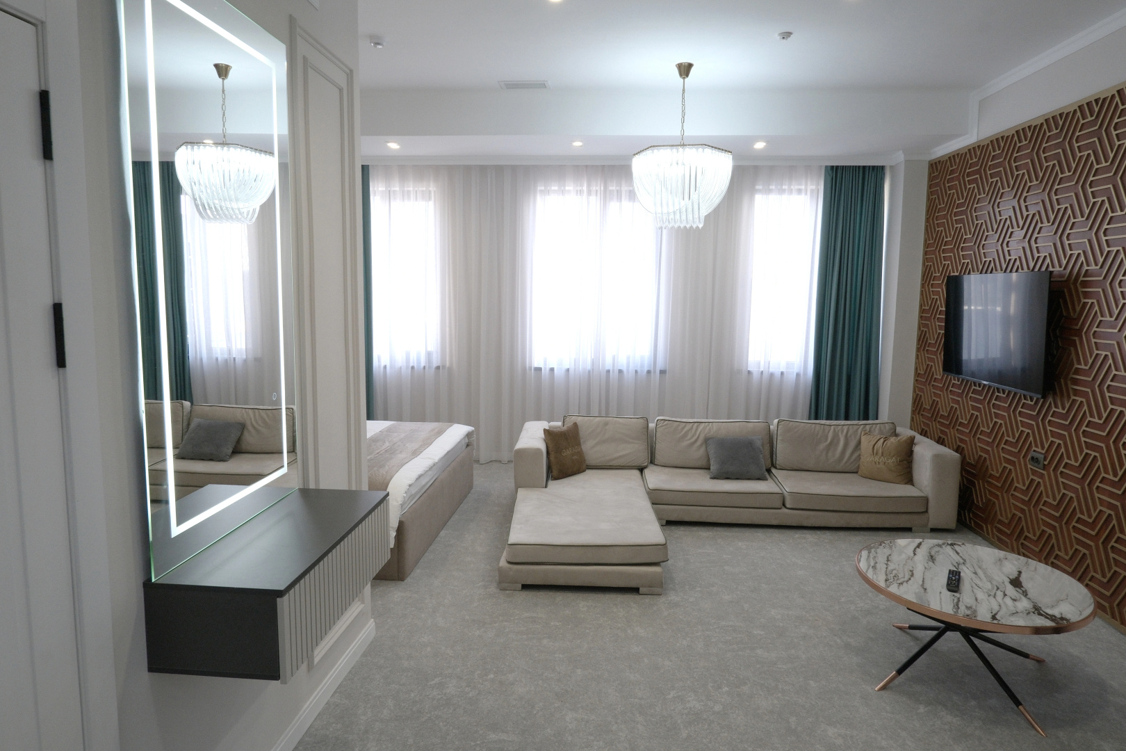 Отель Qaragat Hotel Jalal Abad