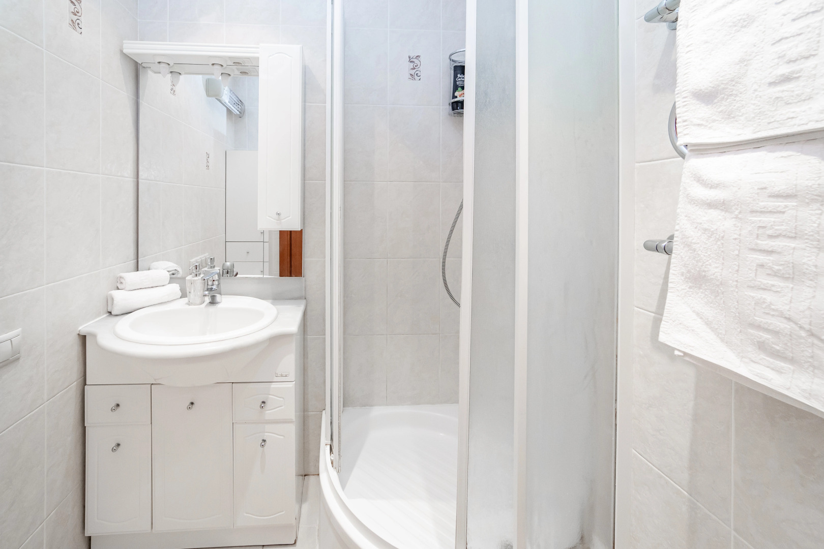 Трехкомнатные апартаменты GALLERY Minsk на Мельникайте с балконом