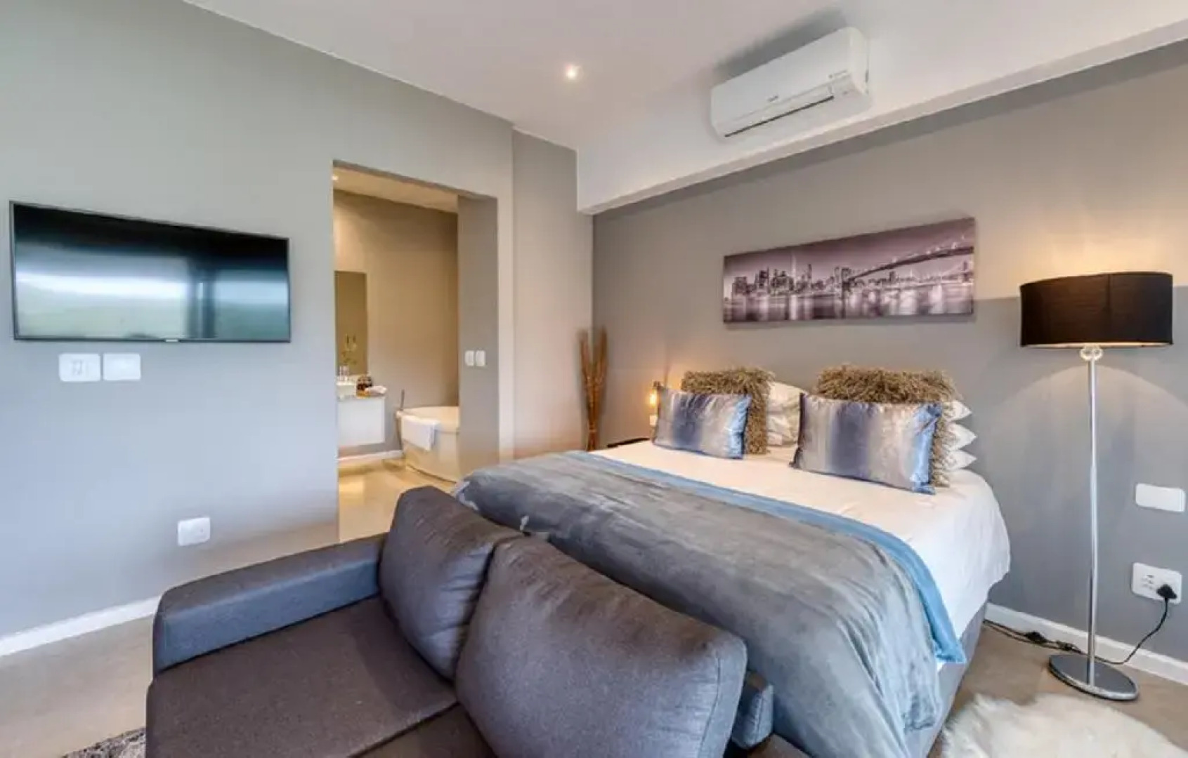 Отель Crown on the heads