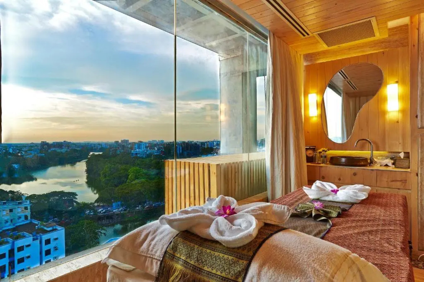 Отель Six Seasons