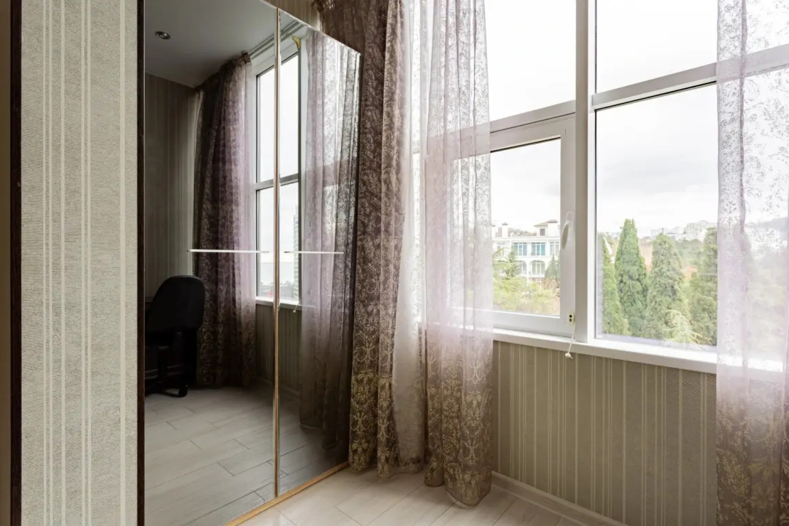 Апартамент Солнечный в центре Сочи у моря с балконом