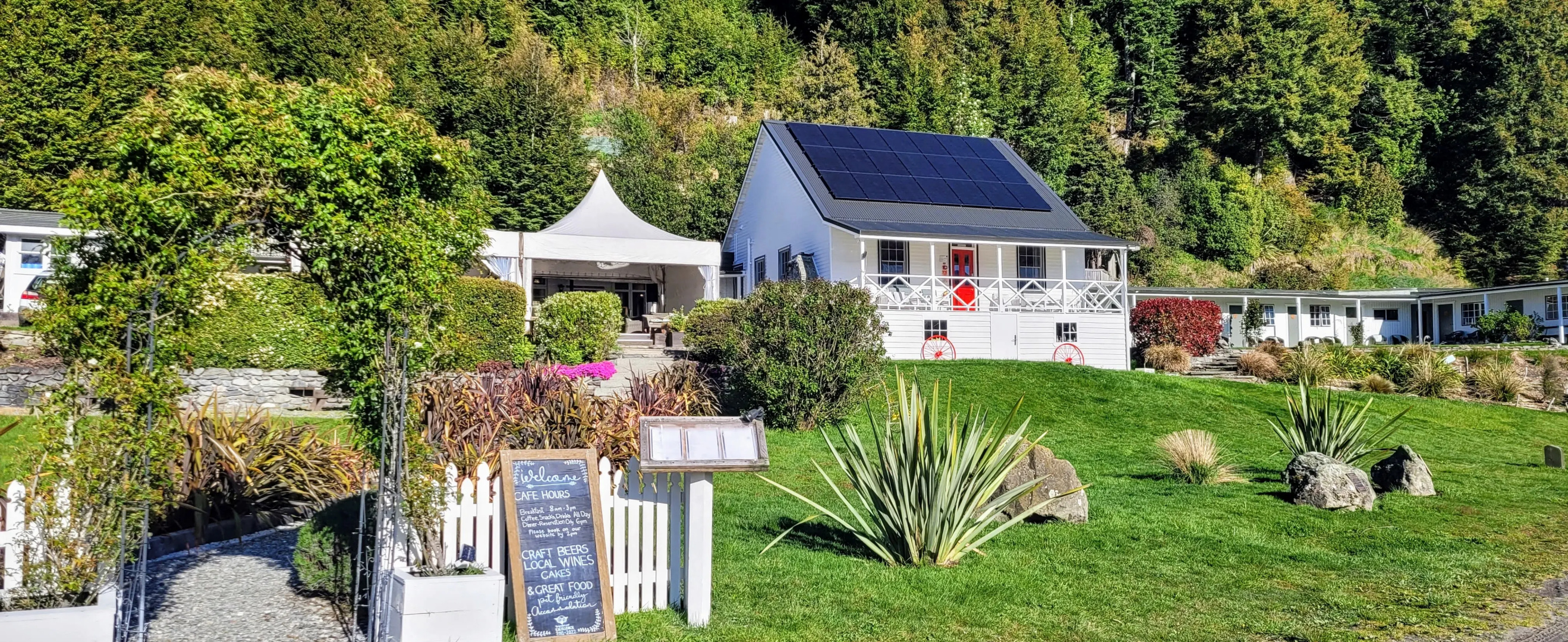 Отель Kinloch Wilderness Retreat