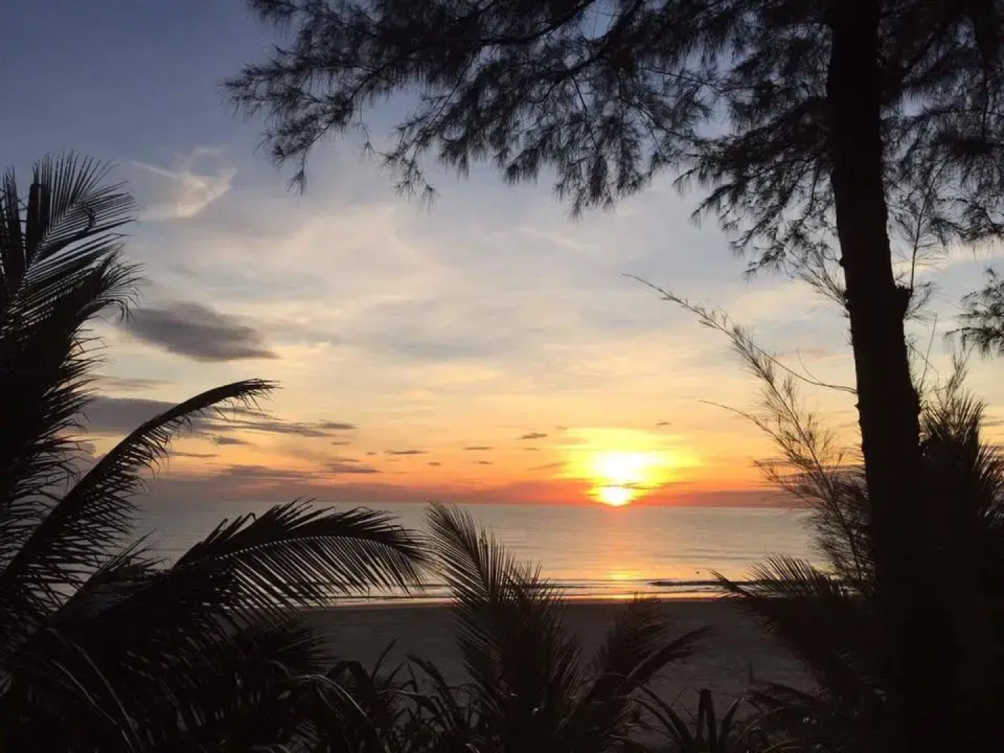 Курортный отель Lang Co Beach