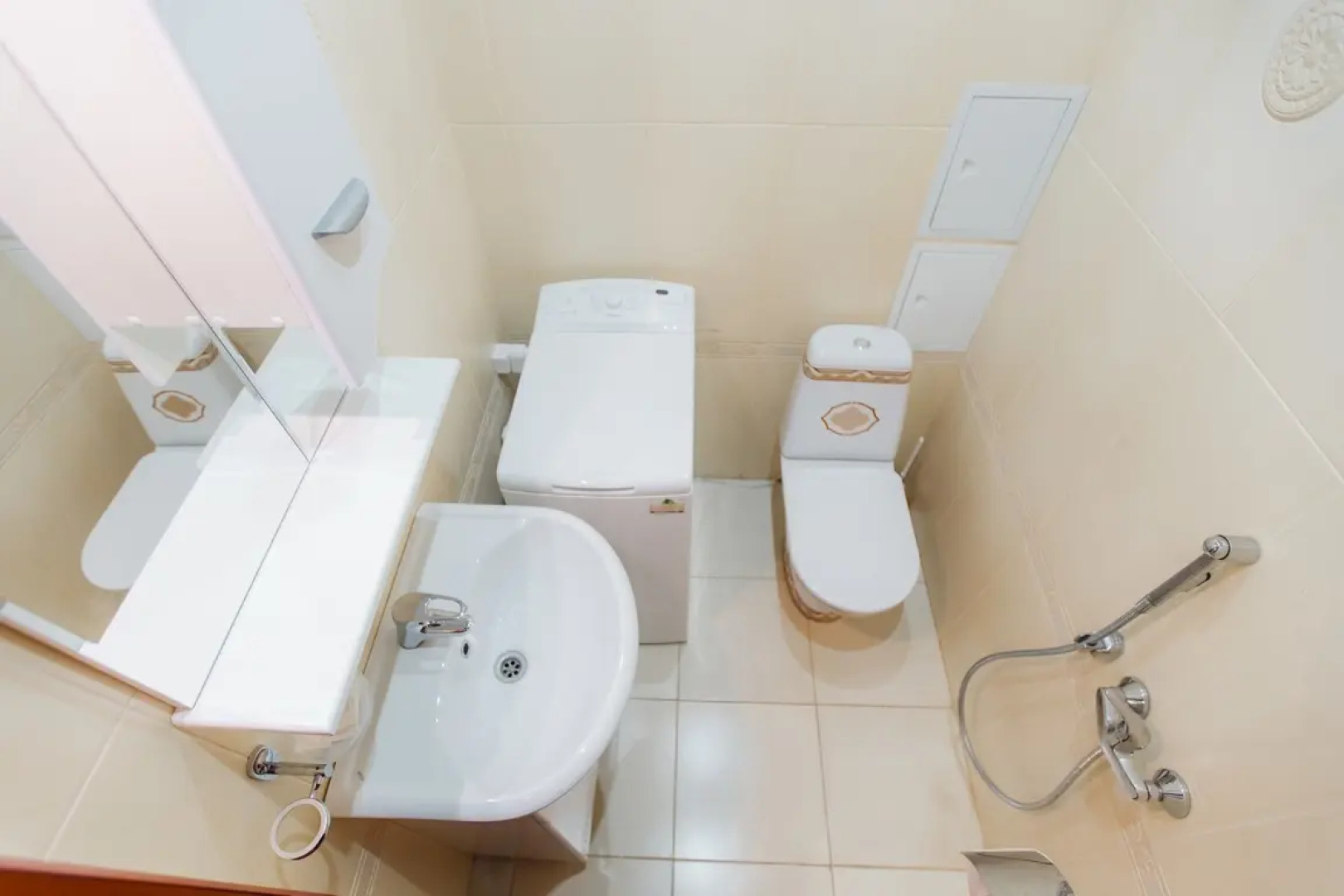 Трехкомнатные апартаменты возле Музея Космонавтики в Новом доме с Панорамными окнами 1/16