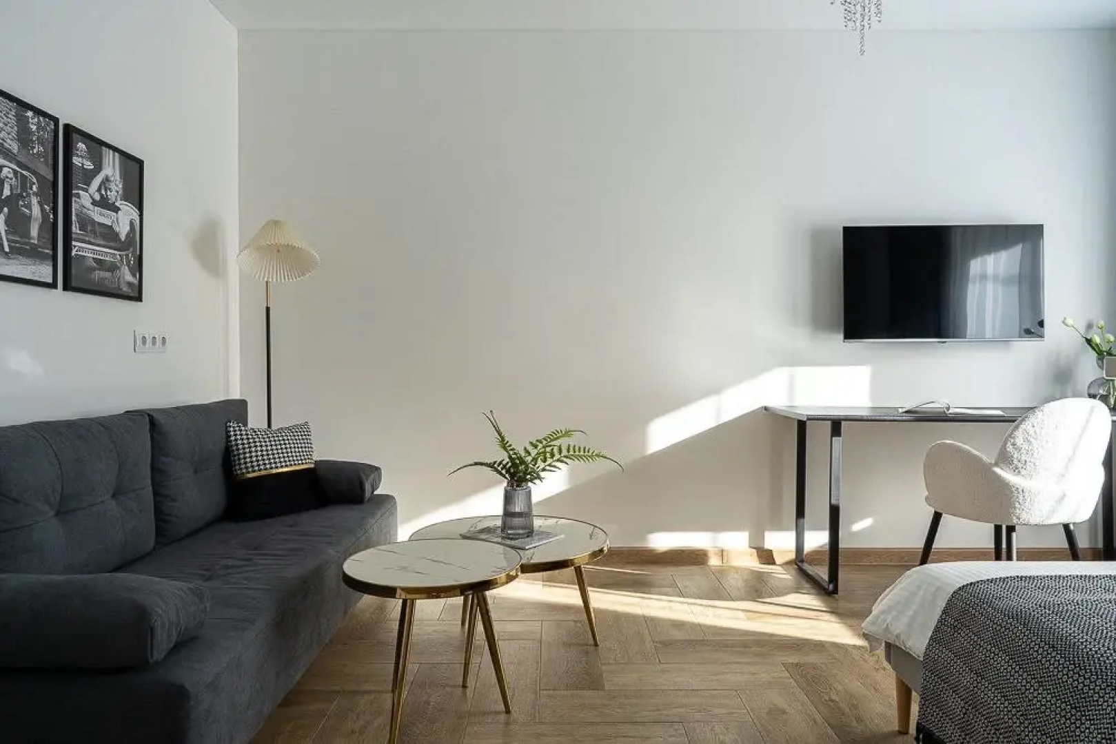 Апартаменты Monochrome от Сети Good Vibes Apartments