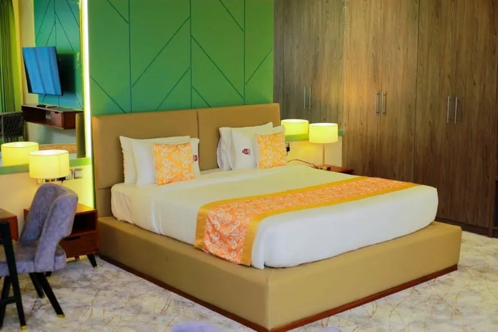 Отель King Jada Apartments & Hotel