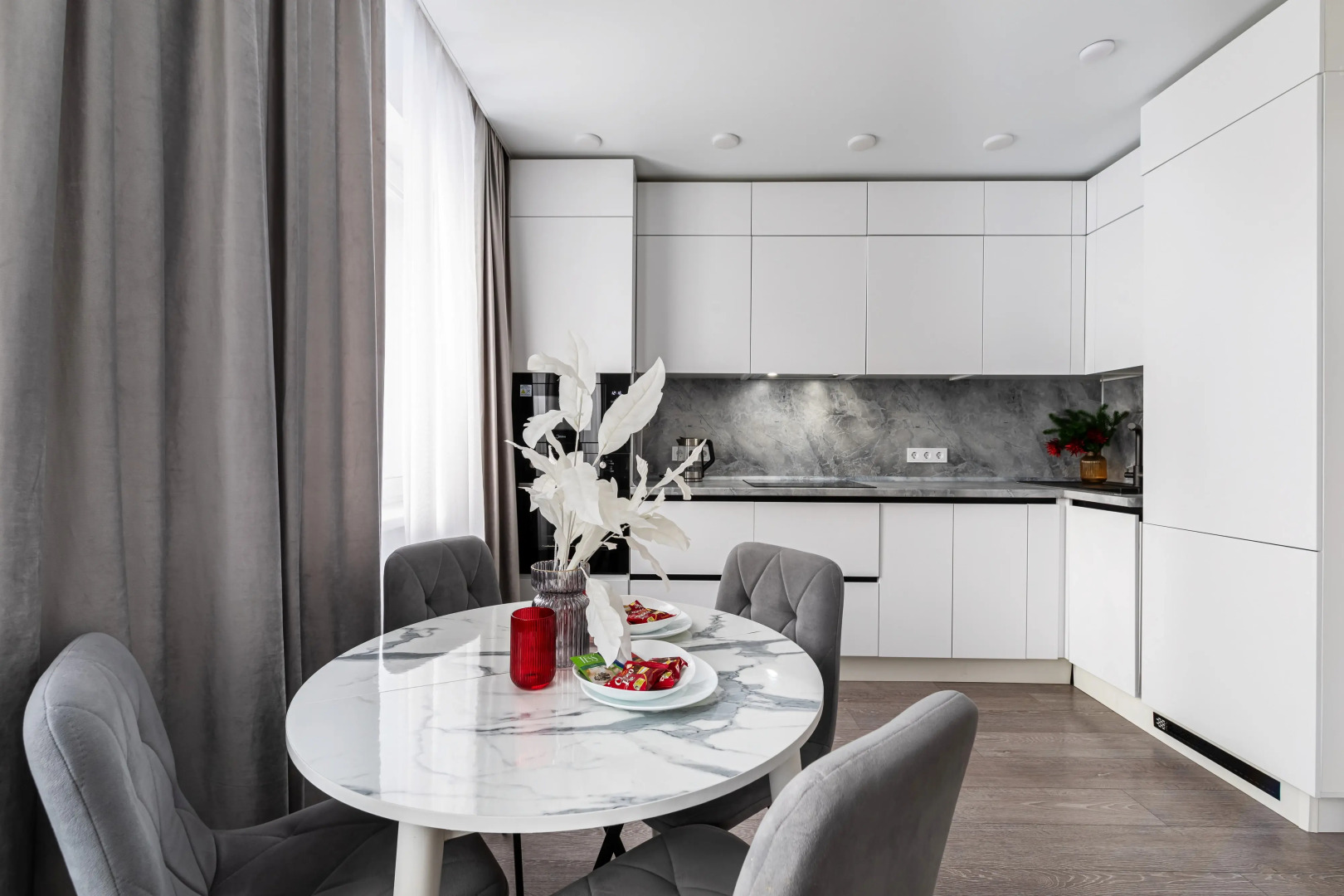 Апартаменты TatAparts оранжевая идиллия в современной студии