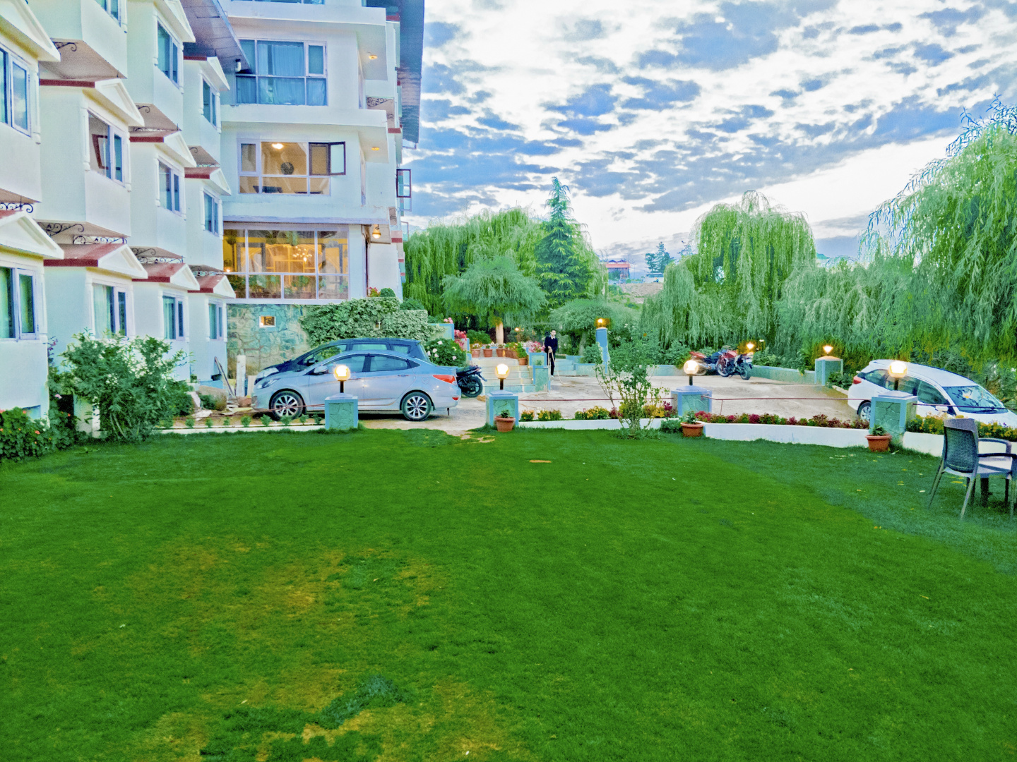 Отель Royal Jardin Whistling Pines Resort